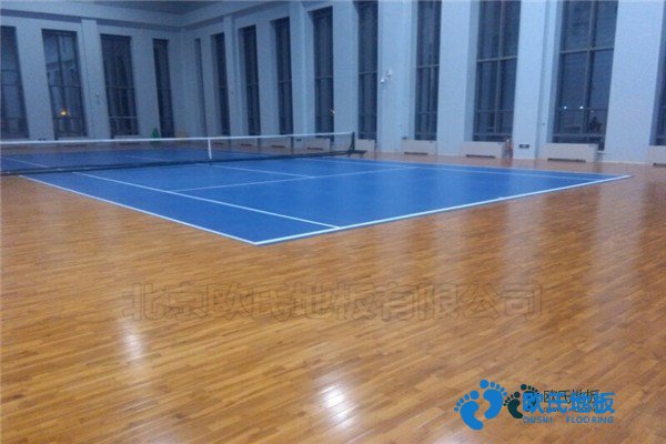 學校籃球場地地板生產(chǎn)設備