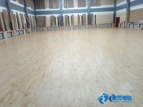 知名運(yùn)動館地板施工團(tuán)隊
